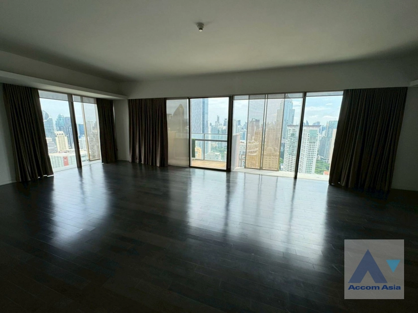 unit 2 Bedrooms  Condominium For Rent in Ploenchit, Bangkok  near BTS Ratchadamri (AA31113)