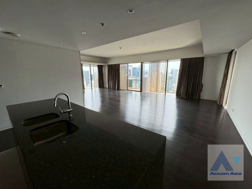 5  2 br Condominium For Rent in Ploenchit ,Bangkok BTS Ratchadamri at Hansar Residence AA31113