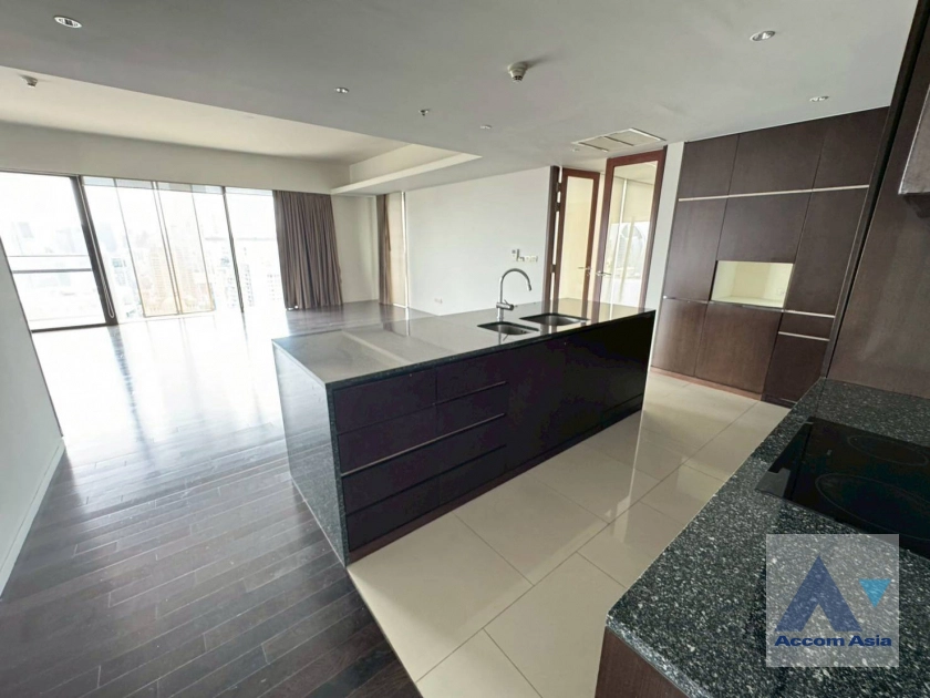 8  2 br Condominium For Rent in Ploenchit ,Bangkok BTS Ratchadamri at Hansar Residence AA31113