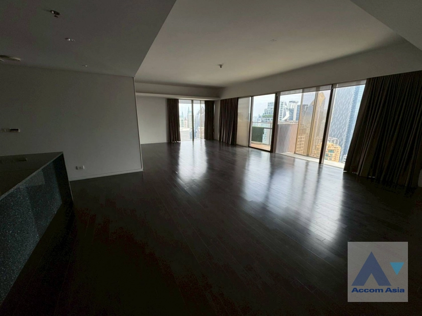 unit 2 Bedrooms  Condominium For Rent in Ploenchit, Bangkok  near BTS Ratchadamri (AA31113)