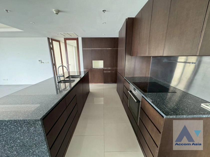 10  2 br Condominium For Rent in Ploenchit ,Bangkok BTS Ratchadamri at Hansar Residence AA31113