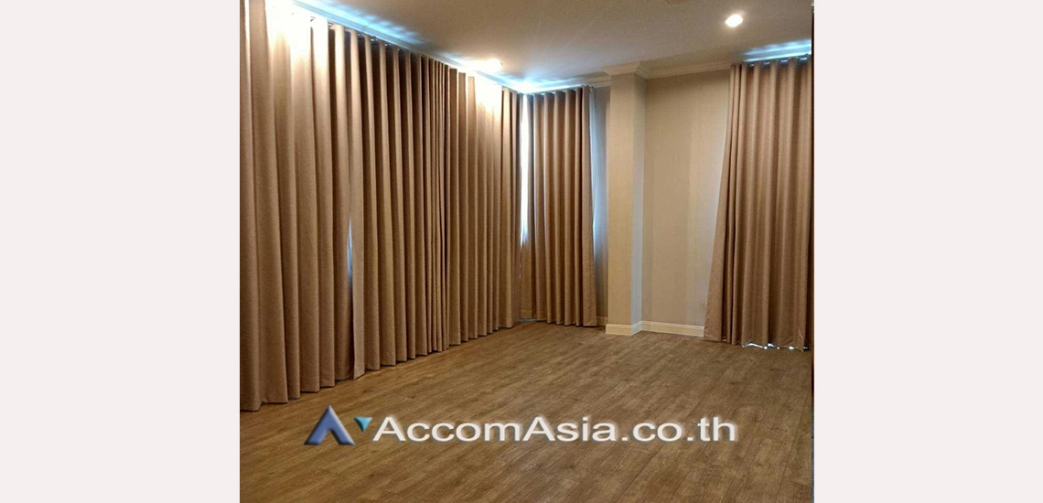 9  4 br House For Rent in Ratchadapisek ,Bangkok MRT Thailand Cultural Center at Well maintain Compound AA31116
