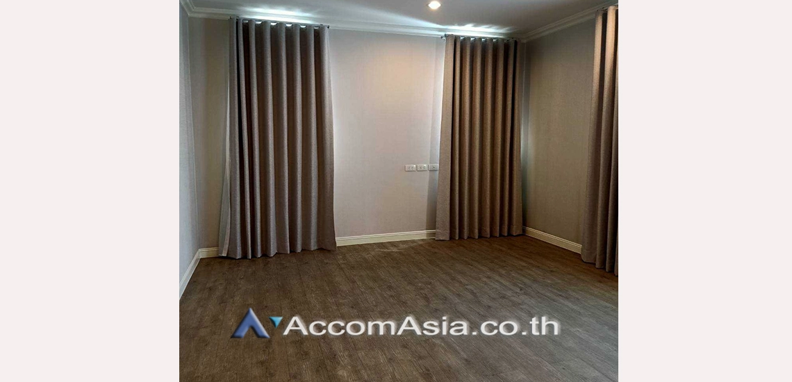 10  4 br House for rent and sale in Ratchadaphisek ,Bangkok MRT Thailand Cultural Center at Well maintain Compound AA31116