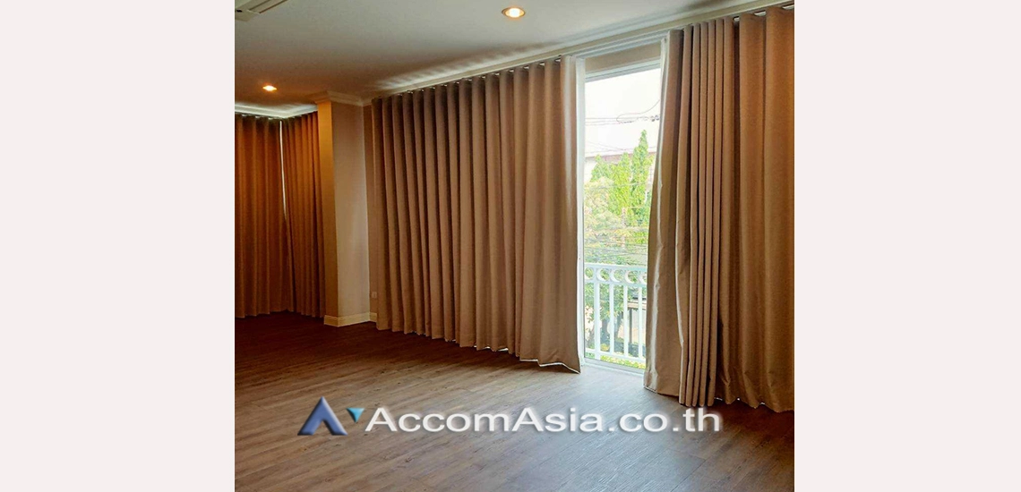 6  4 br House For Rent in Ratchadapisek ,Bangkok MRT Thailand Cultural Center at Well maintain Compound AA31116