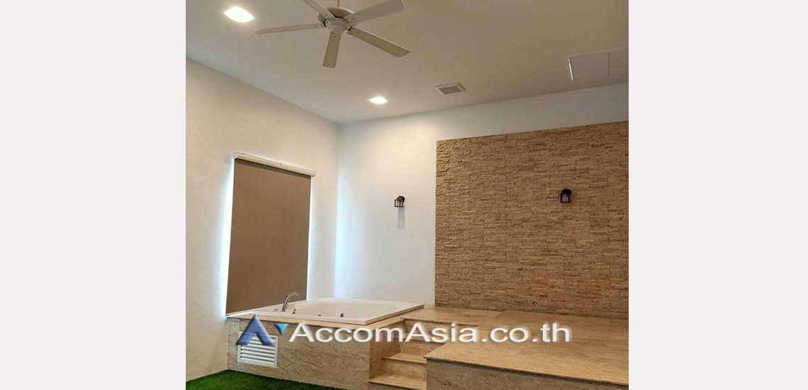 11  4 br House for rent and sale in Ratchadaphisek ,Bangkok MRT Thailand Cultural Center at Well maintain Compound AA31116