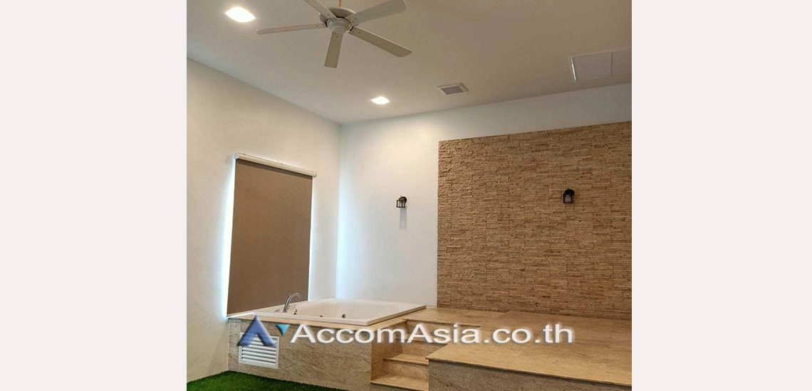 11  4 br House For Rent in Ratchadapisek ,Bangkok MRT Thailand Cultural Center at Well maintain Compound AA31116
