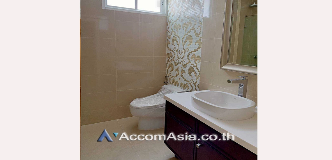 14  4 br House For Rent in Ratchadapisek ,Bangkok MRT Thailand Cultural Center at Well maintain Compound AA31116
