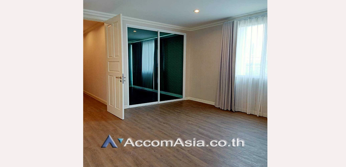 15  4 br House For Rent in Ratchadapisek ,Bangkok MRT Thailand Cultural Center at Well maintain Compound AA31116