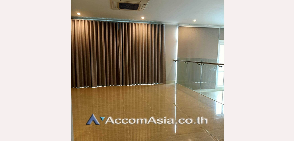  1  4 br House for rent and sale in Ratchadaphisek ,Bangkok MRT Thailand Cultural Center at Well maintain Compound AA31116