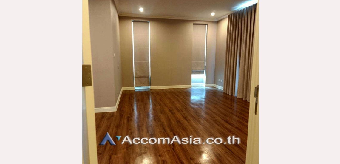 5  4 br House for rent and sale in Ratchadaphisek ,Bangkok MRT Thailand Cultural Center at Well maintain Compound AA31116