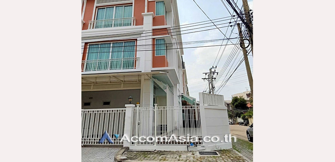  2  4 br House For Rent in Ratchadapisek ,Bangkok MRT Thailand Cultural Center at Well maintain Compound AA31116