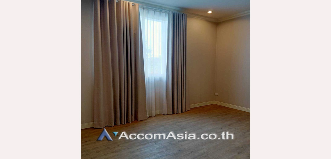 8  4 br House For Rent in Ratchadapisek ,Bangkok MRT Thailand Cultural Center at Well maintain Compound AA31116