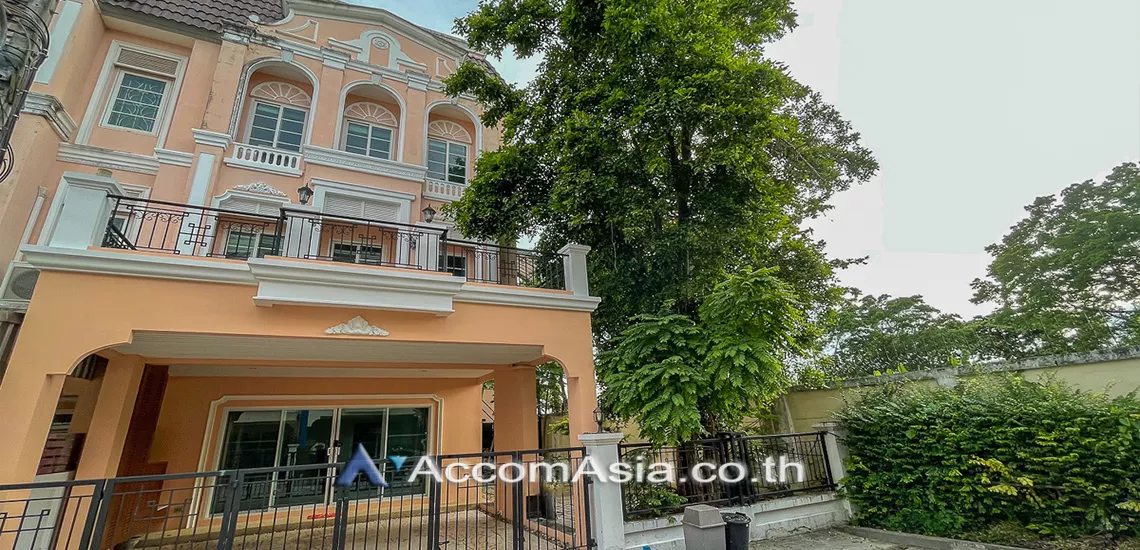 4 Bedrooms  Townhouse For Rent in Petchkasem, Bangkok  near BTS Bang Wa (AA31118)