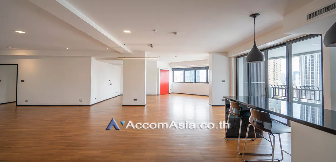 Modern Town Condominium  3 Bedroom for Sale & Rent BTS Ekkamai in Sukhumvit Bangkok