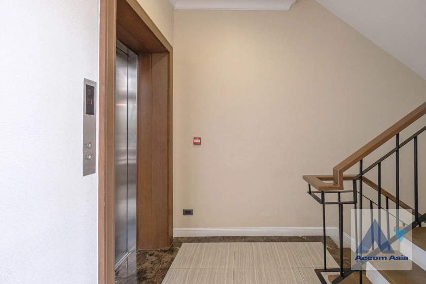 12  4 br Townhouse for rent and sale in Sukhumvit ,Bangkok BTS Thong Lo at 749 Residence AA31156