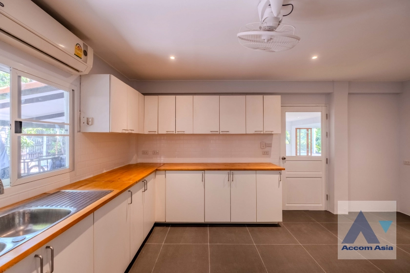 unit 5 Bedrooms  House For Rent in New Phetchaburi, Bangkok  (AA31157)