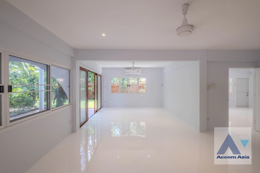 5  5 br House For Rent in New Phetchaburi ,Bangkok  at Thai Village AA31157