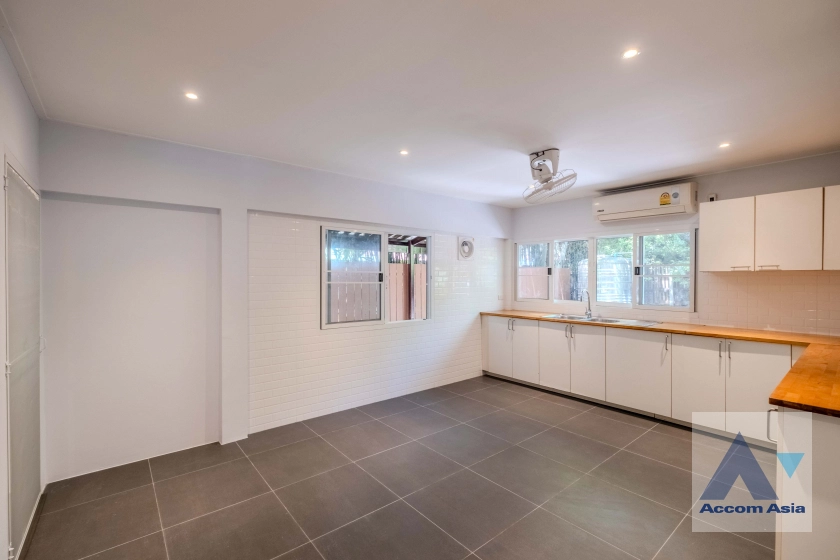 6  5 br House For Rent in New Phetchaburi ,Bangkok  at Thai Village AA31157