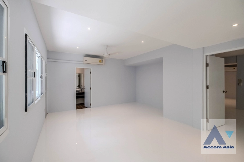 9  5 br House For Rent in New Phetchaburi ,Bangkok  at Thai Village AA31157