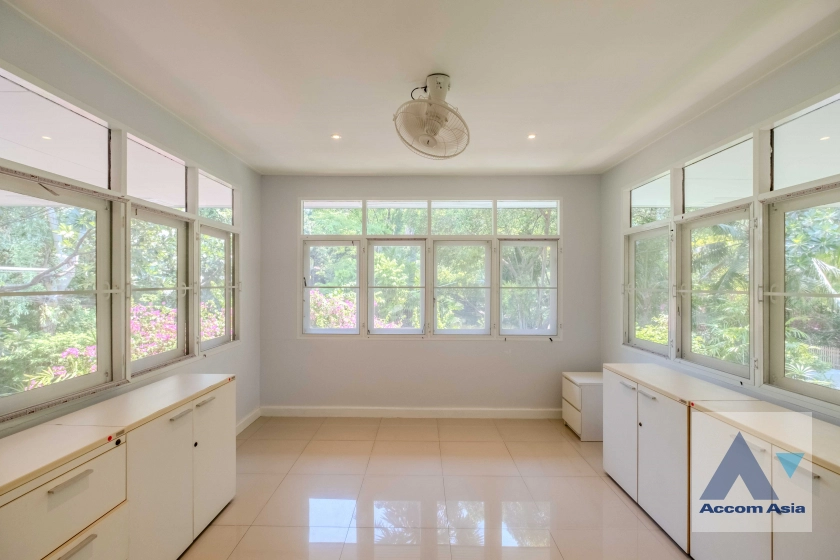 16  5 br House For Rent in New Phetchaburi ,Bangkok  at Thai Village AA31157