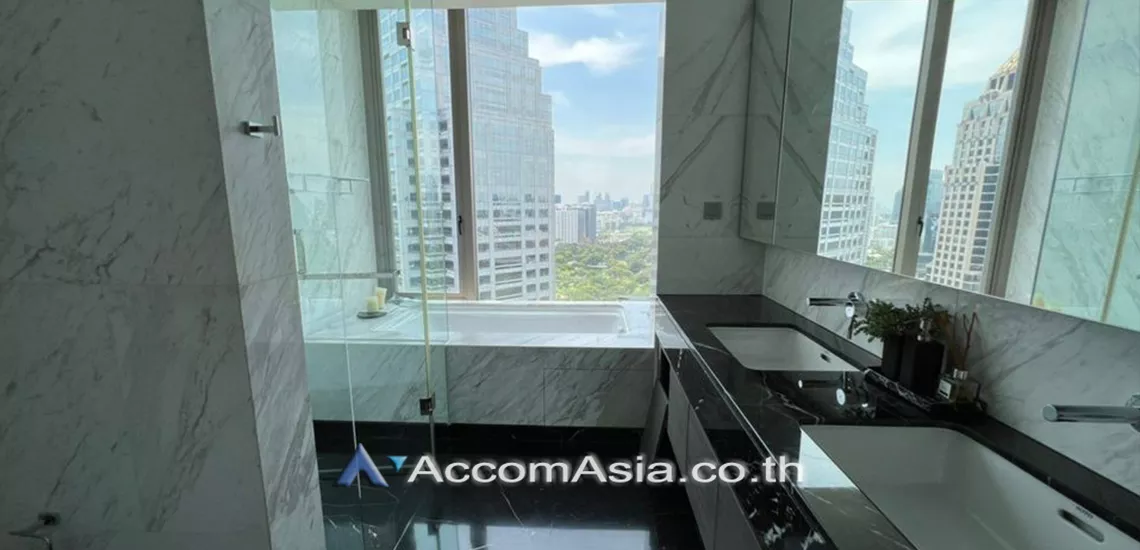 17  2 br Condominium For Rent in Silom ,Bangkok MRT Lumphini at Saladaeng One AA31164