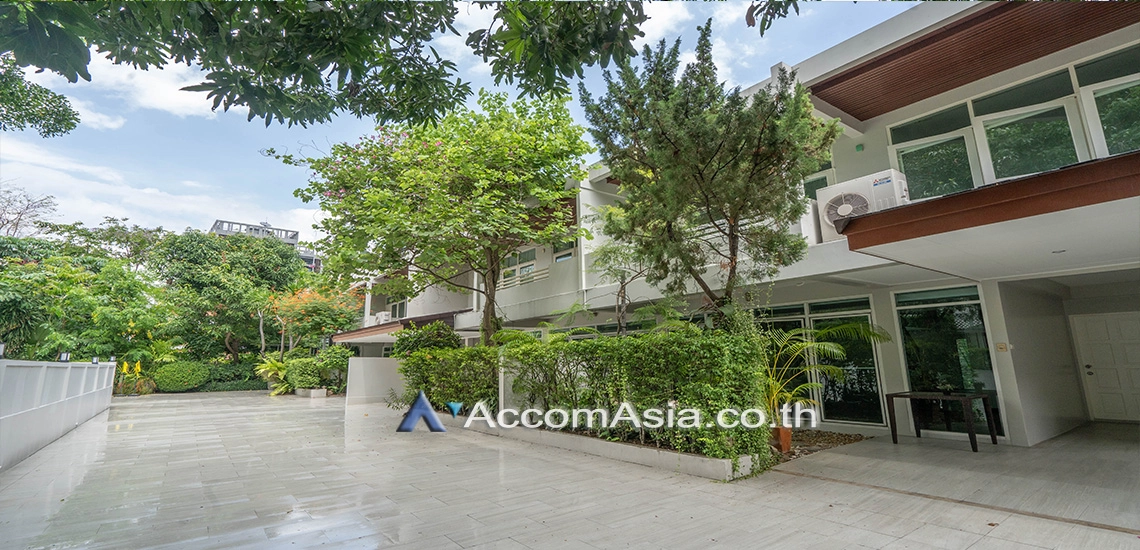 unit 3 Bedrooms  House For Rent & Sale in Sukhumvit, Bangkok  near BTS Ekkamai (AA31173)