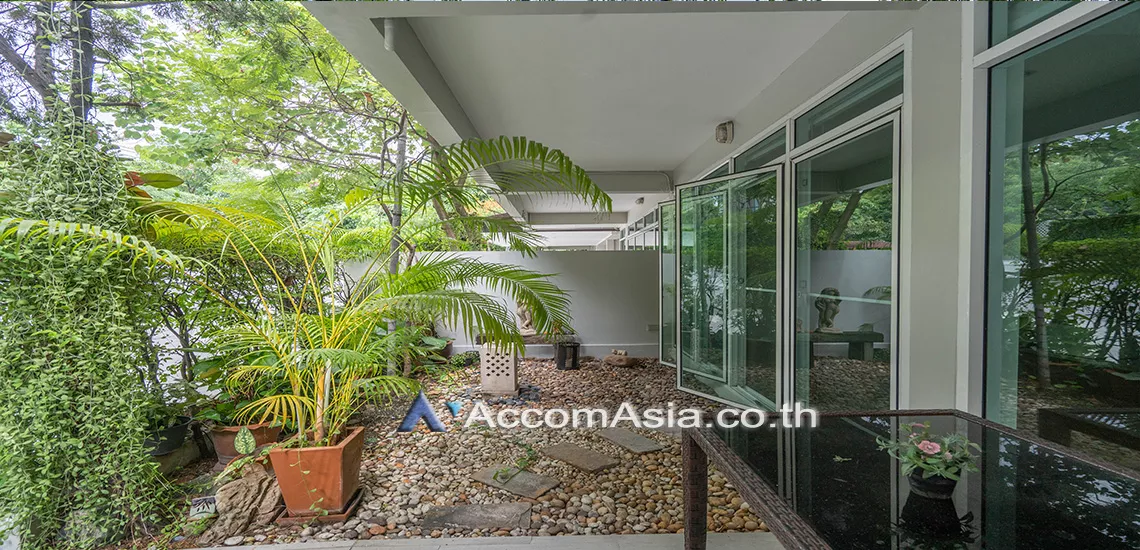 4  3 br House For Rent in Sukhumvit ,Bangkok BTS Thong Lo at Ekkamai Cozy House with swimming pool AA31173