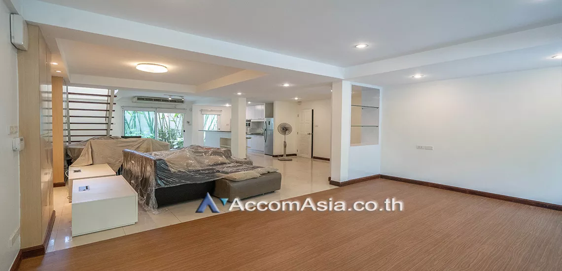 5  3 br House For Rent in Sukhumvit ,Bangkok BTS Thong Lo at Ekkamai Cozy House with swimming pool AA31173