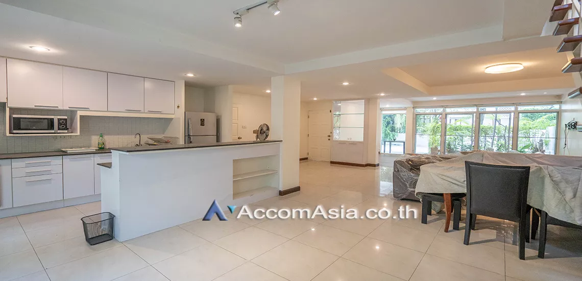 8  3 br House For Rent in Sukhumvit ,Bangkok BTS Thong Lo at Ekkamai Cozy House with swimming pool AA31173