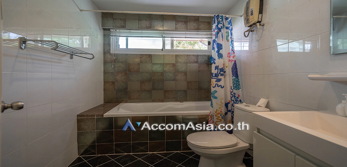 14  3 br House for rent and sale in Sukhumvit ,Bangkok BTS Ekkamai at Ekkamai Cozy House with swimming pool AA31173