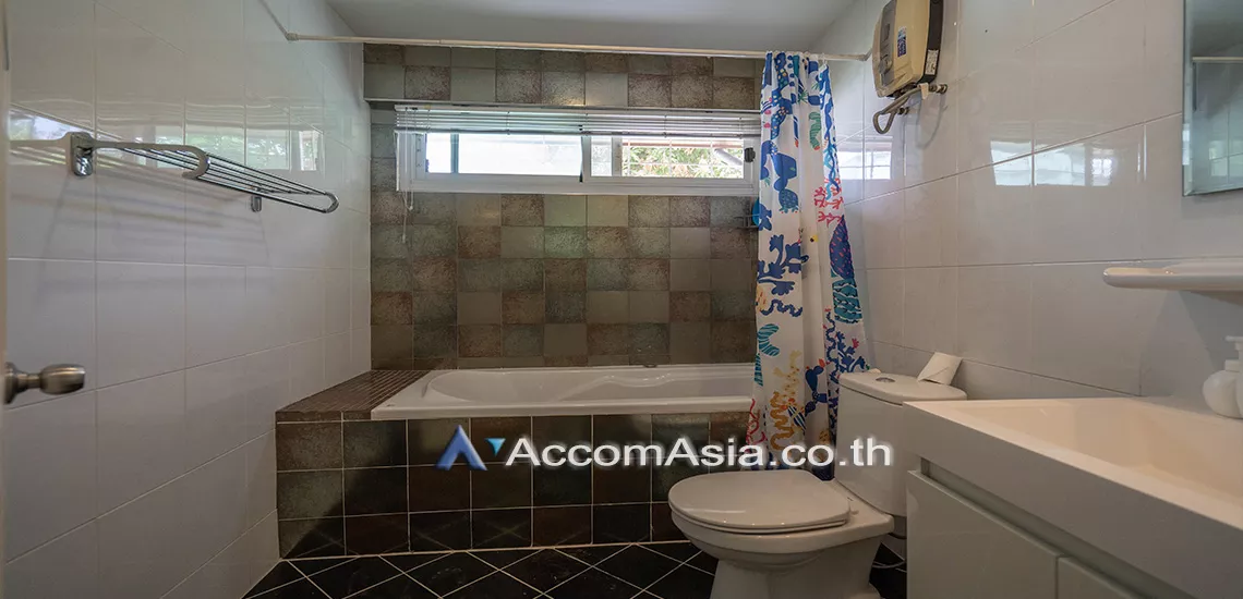 14  3 br House For Rent in Sukhumvit ,Bangkok BTS Thong Lo at Ekkamai Cozy House with swimming pool AA31173