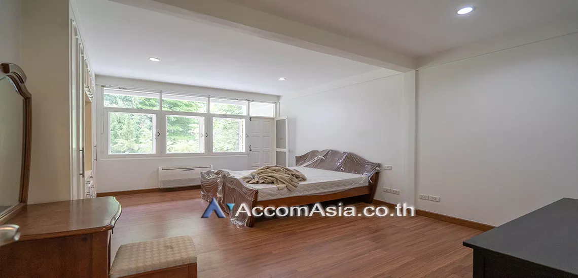 10  3 br House For Rent in Sukhumvit ,Bangkok BTS Thong Lo at Ekkamai Cozy House with swimming pool AA31173
