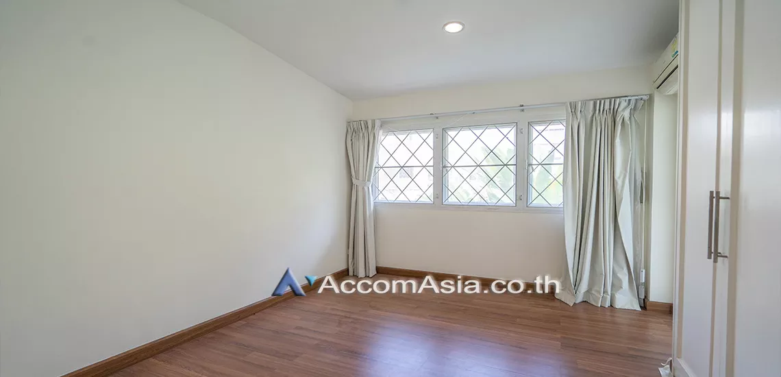 11  3 br House For Rent in Sukhumvit ,Bangkok BTS Thong Lo at Ekkamai Cozy House with swimming pool AA31173