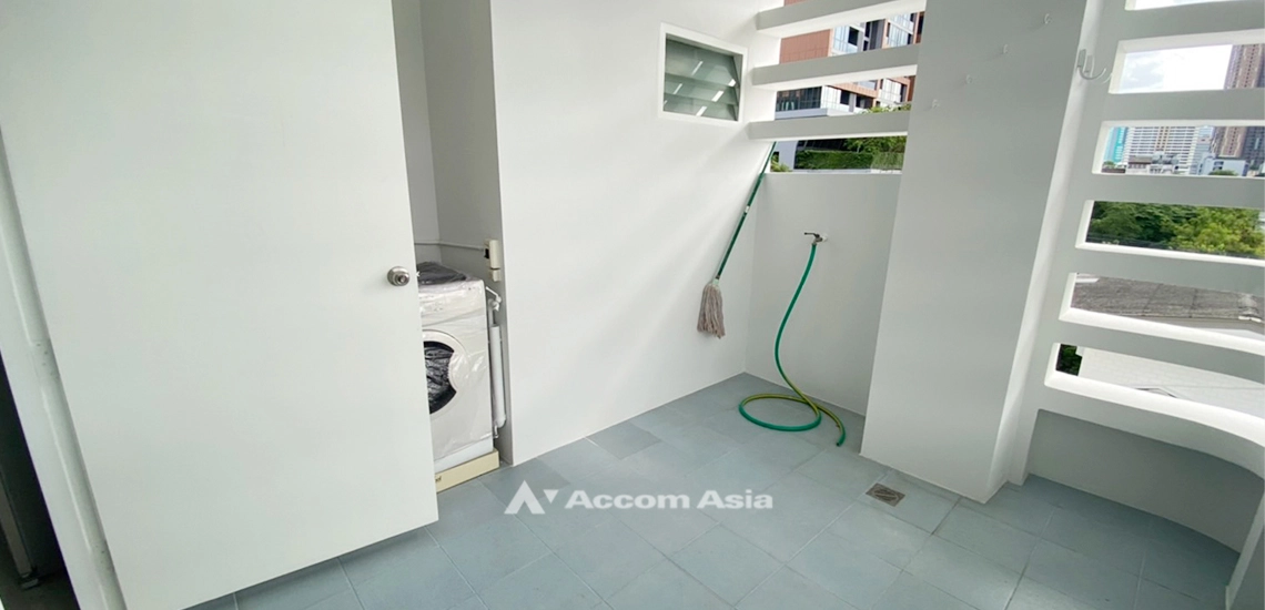 26  3 br Apartment For Rent in Sukhumvit ,Bangkok BTS Ekkamai at A peaceful location AA31187