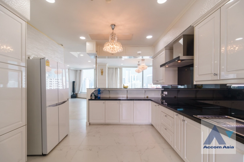 10  4 br Condominium For Sale in Sukhumvit ,Bangkok BTS Phrom Phong at Royce Private Residences AA31216