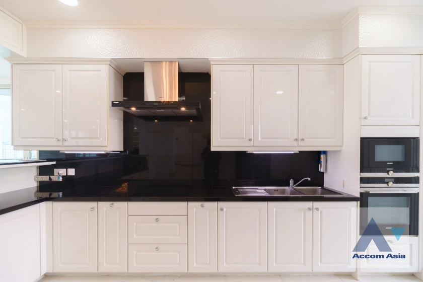 12  4 br Condominium For Sale in Sukhumvit ,Bangkok BTS Phrom Phong at Royce Private Residences AA31216