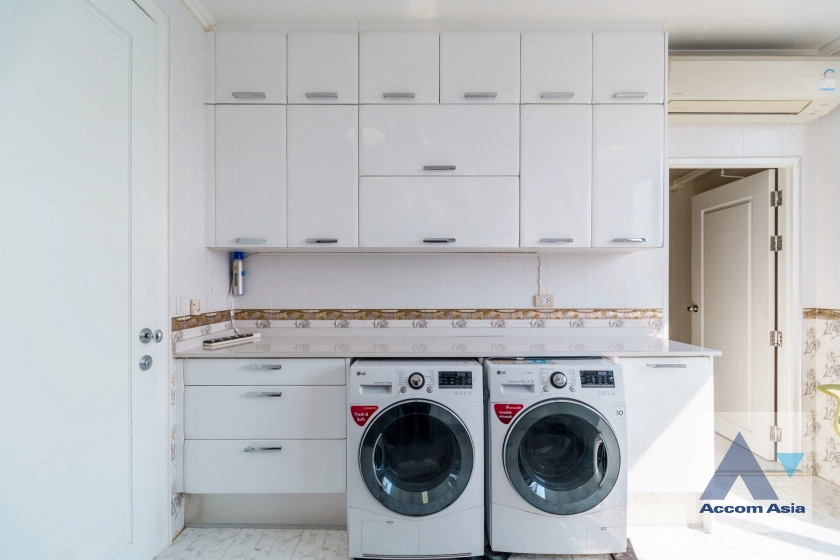 15  4 br Condominium For Sale in Sukhumvit ,Bangkok BTS Phrom Phong at Royce Private Residences AA31216