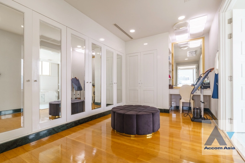 20  4 br Condominium For Sale in Sukhumvit ,Bangkok BTS Phrom Phong at Royce Private Residences AA31216