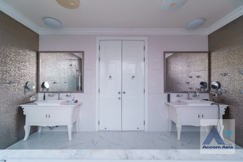 23  4 br Condominium For Sale in Sukhumvit ,Bangkok BTS Phrom Phong at Royce Private Residences AA31216