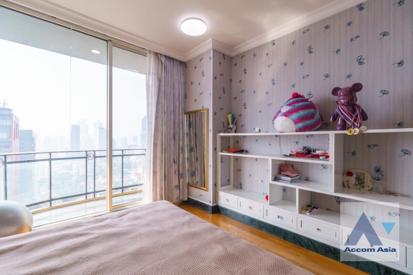 32  4 br Condominium For Sale in Sukhumvit ,Bangkok BTS Phrom Phong at Royce Private Residences AA31216