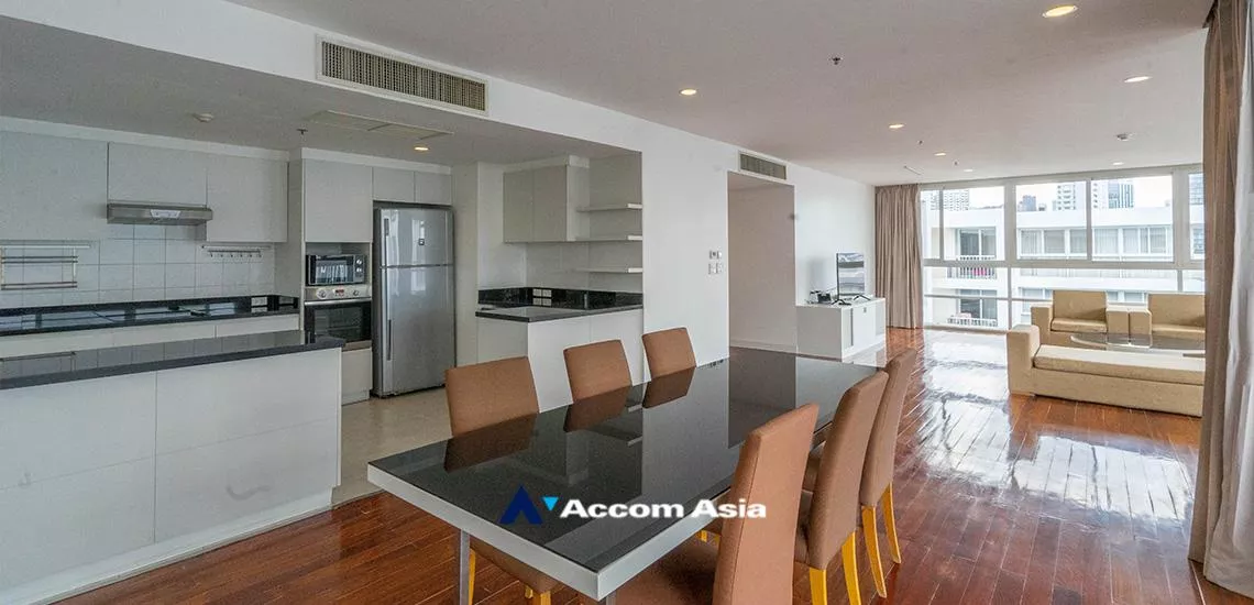 Pet friendly |  3 Bedrooms  Apartment For Rent in Sukhumvit, Bangkok  near BTS Ekkamai (AA31230)