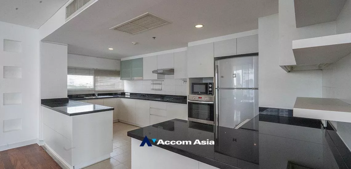 6  3 br Apartment For Rent in Sukhumvit ,Bangkok BTS Ekkamai at Ekkamai Family Apartment AA31230
