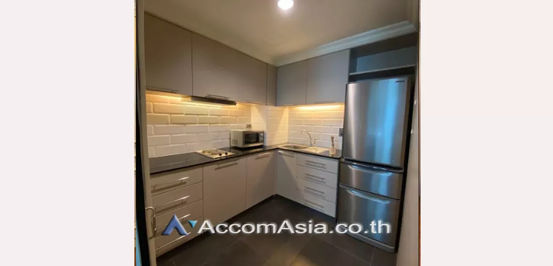  1 Bedroom  Condominium For Rent in Ploenchit, Bangkok  near BTS Ratchadamri (AA31251)