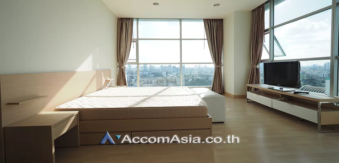  2 Bedrooms  Condominium For Rent in Ratchadapisek, Bangkok  near MRT Ratchadaphisek (AA31296)