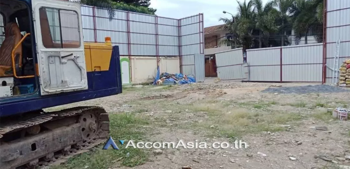  1  Land For Sale in Sukhumvit ,Bangkok BTS Ekkamai AA31304