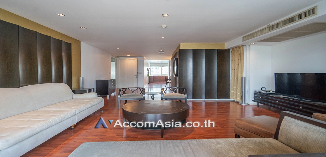 unitClassic-style apartment with elegant interiors and balcony view (AA31331)