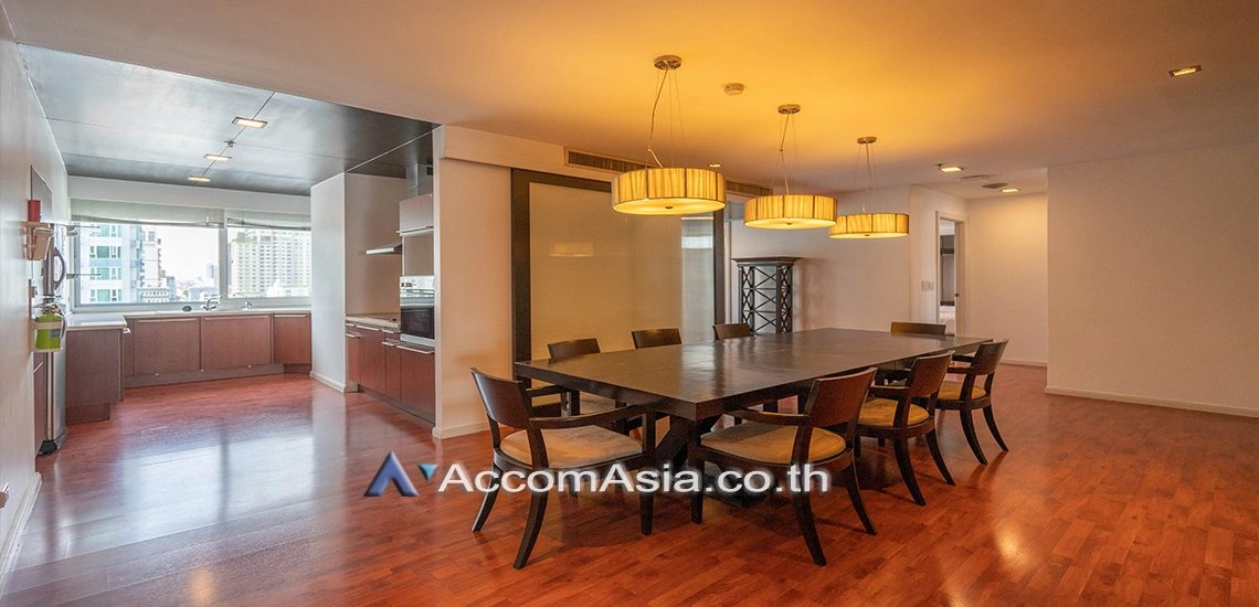unitClassic-style apartment with elegant interiors and balcony view (AA31331)