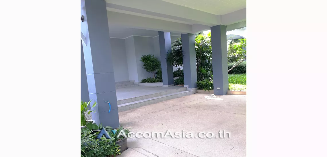 Pet friendly |  4 Bedrooms  House For Rent in Pattanakarn, Bangkok  near BTS Udomsuk (AA31348)