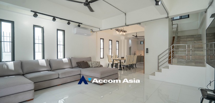 Home Office, Big Balcony |  3 Bedrooms  Townhouse For Rent & Sale in Sukhumvit, Bangkok  near BTS Asok - MRT Sukhumvit (AA31361)
