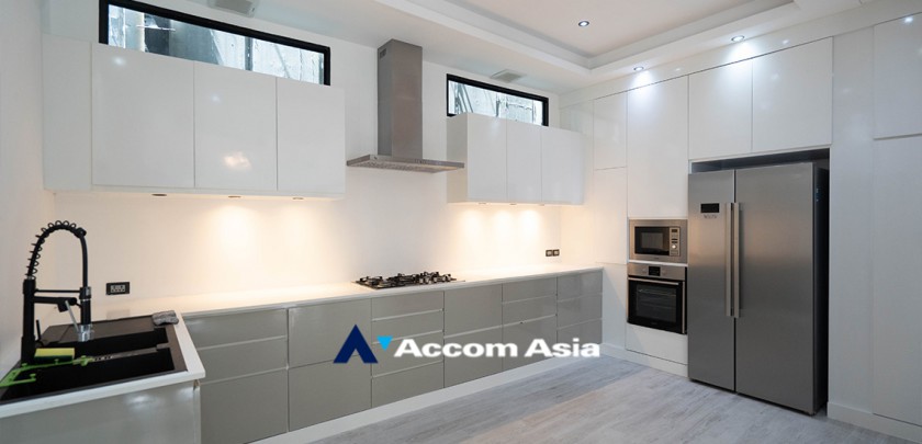 Home Office, Big Balcony townhouse for rent in Sukhumvit, Bangkok Code AA31361